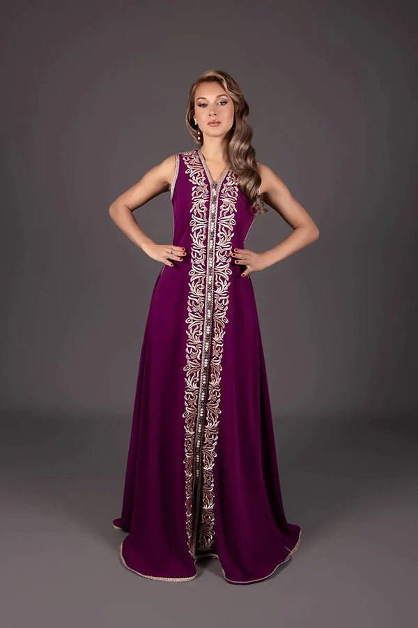 Caftan violet broderie or, crêpe fluide 