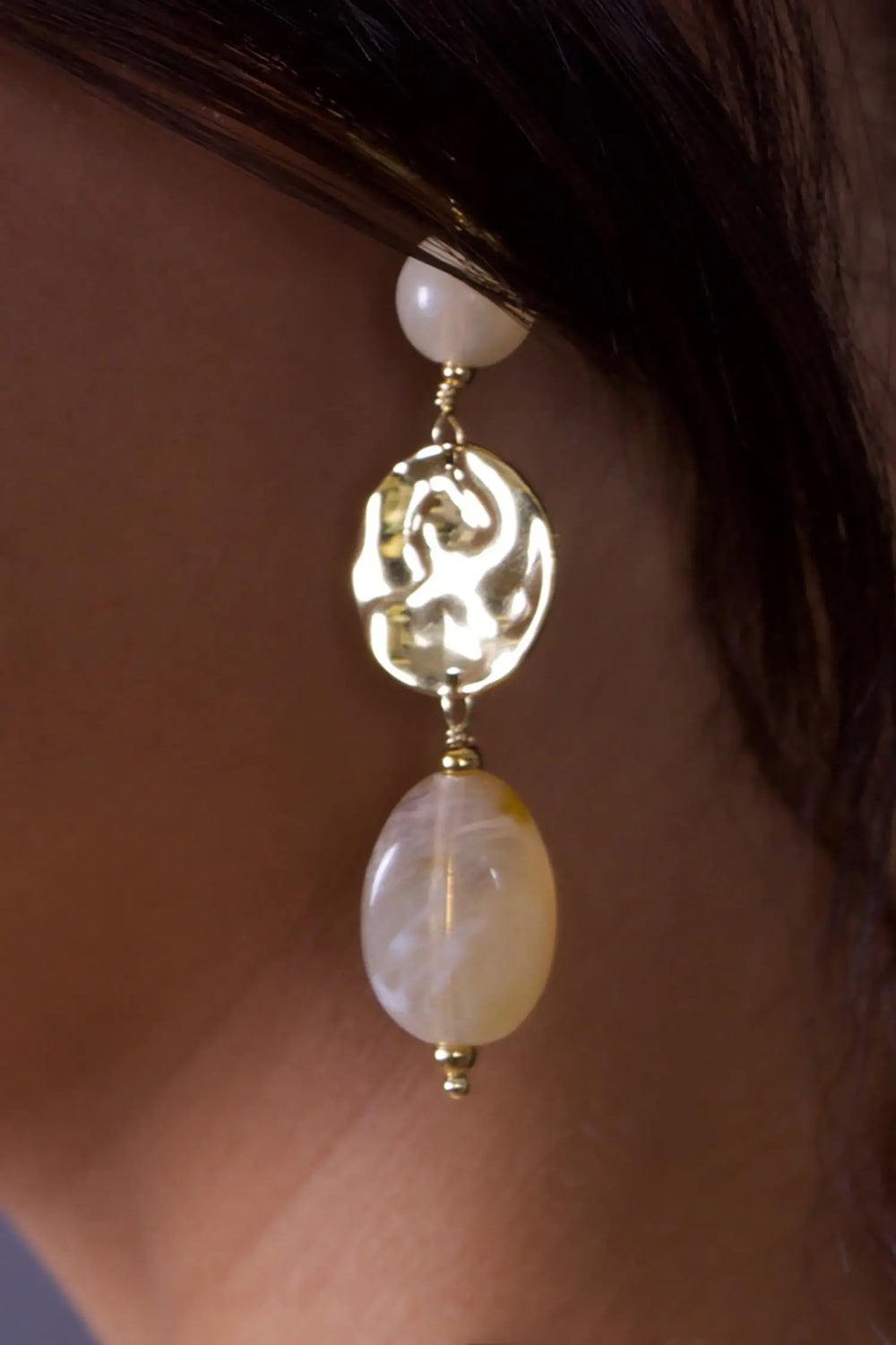 Boucles d'oreilles beige pour assortir avec un caftan marocain ou pour porter tous les jours 