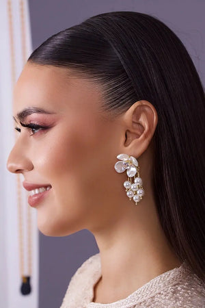 boucles d'oreilles perles fleurs blanche en acier inoxydable