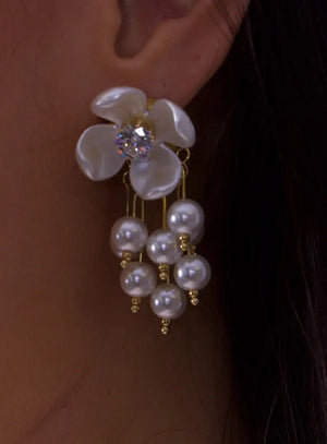 boucles d'oreilles perles fleurs blanche en acier inoxydable