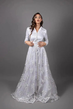 Weißer Braut-Caftan bestickt mit Perlen und floraler Spitze