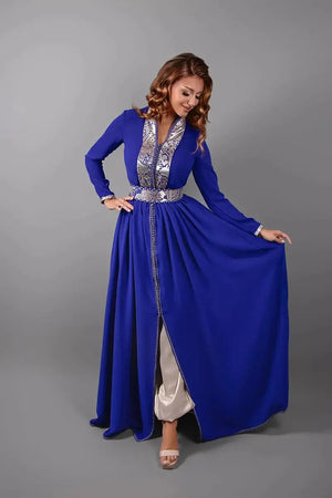 Vooraanzicht van de koningsblauwe caftan met gouden satijnen broek