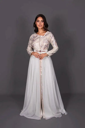 caftan marocain en dentelle mauve et double jupe en mousseline 