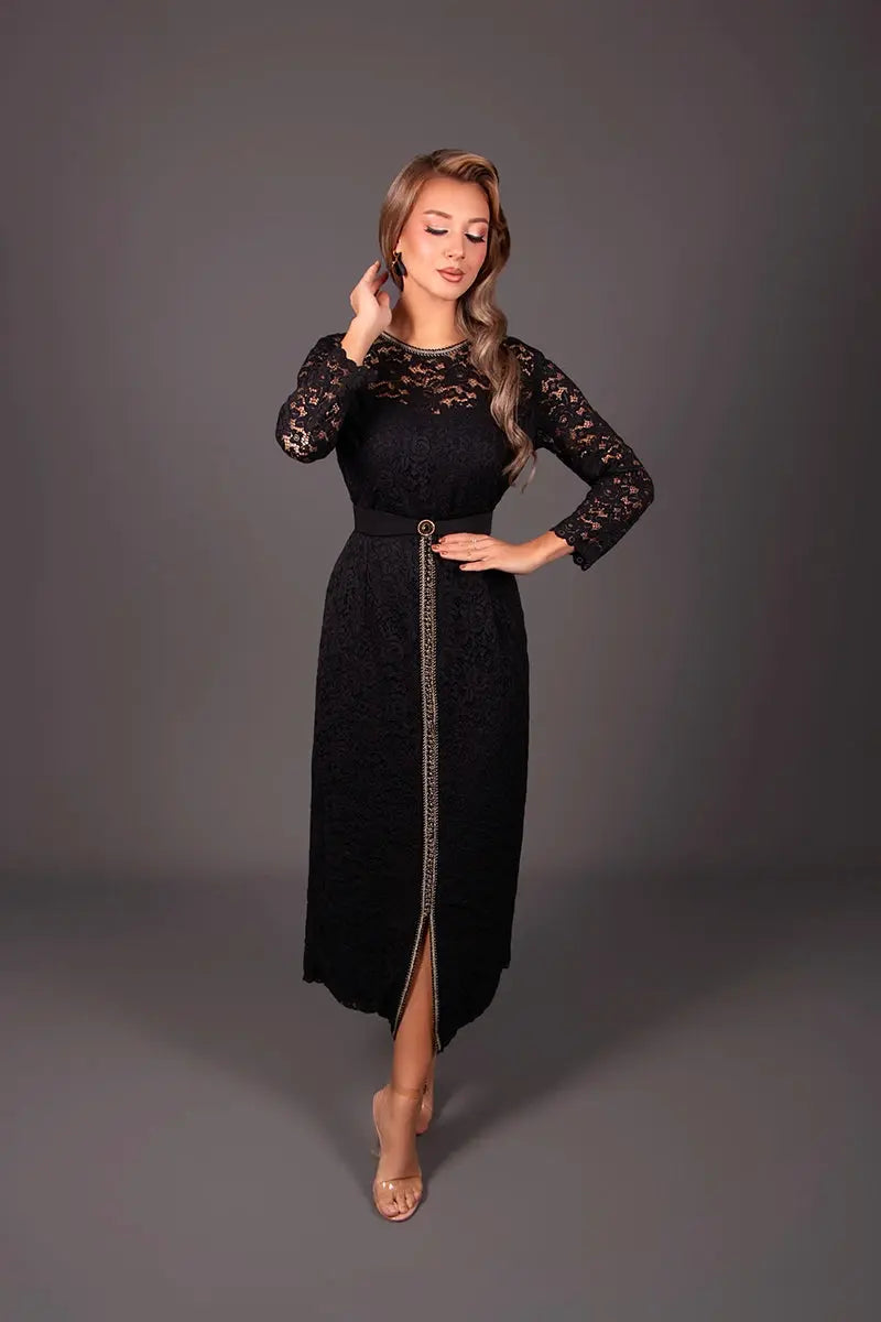caftan marocain court noir en dentelle col bateau pour soirée orientale, mariage, reception familiale