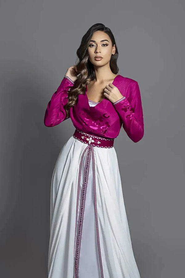 caftano da donna bianco e fucsia