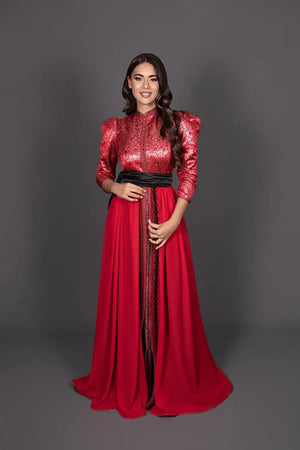 Caftan femme rouge et noir à manches gigot en brocard rouge et argent et mousseline rouge