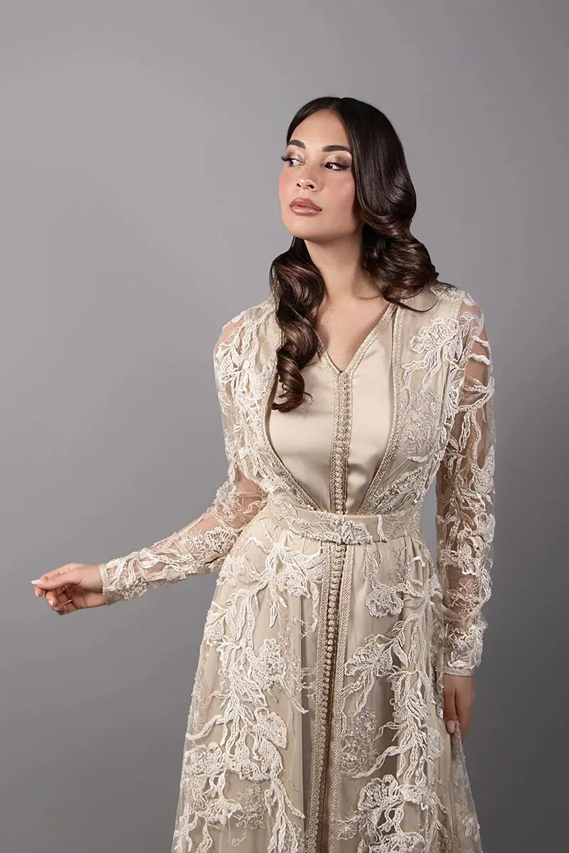caftan femme beige dentelle de luxe
