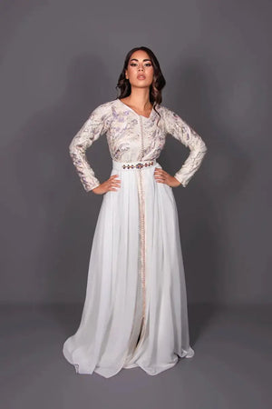 caftan mariage invitée ecru avec dentelle mauve et mousseline ecru