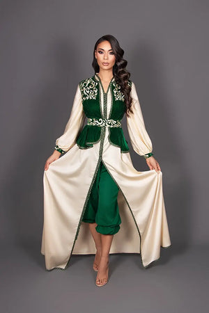 caftan femme ivoire avec pantalon vert en drap de soie et gilet velour vert bouteille