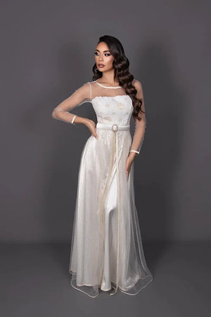 Caftan pour mariage simple et raffinée en brocard ivoire et or.