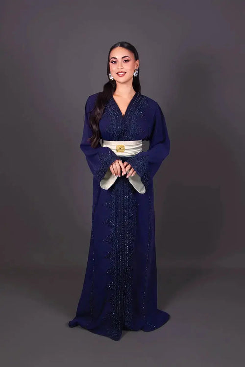Caftan marocain en crêpe bleu marine brodé et perlé ton sur ton 