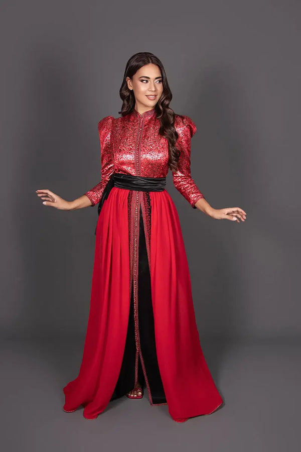 caftan marocain avec ceinture marocaine drappée en satin noir