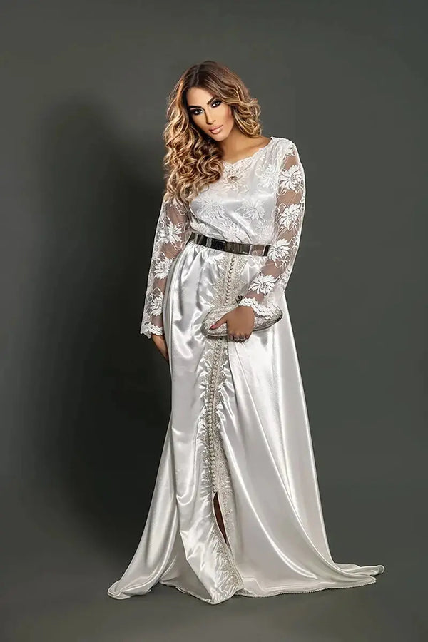 witte Marokkaanse kaftan van kant en satijn met boothals, maat 42