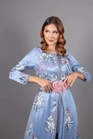 Moroccan boat-neck kaftan in blue lace with embroidered details