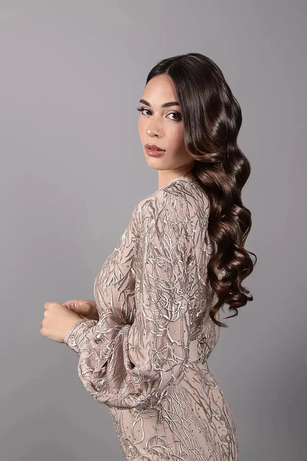 caftan court beige dentelle avec manches bouffantes, idéal reception orientale, mariage