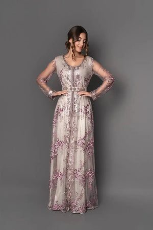 caftan marocain en en dentelle mauve avec doublure en lamé or 