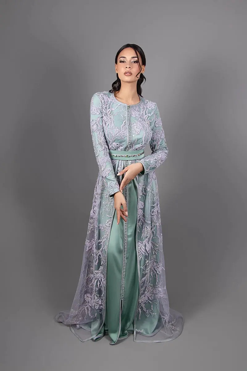 caftan marocain dentelle mauve pour femme arabe invitée à un mariage arabe