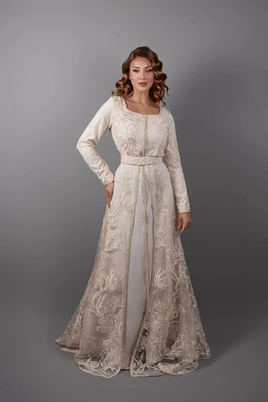Marokkanischer Damenkaftan aus ecrufarbener Spitze