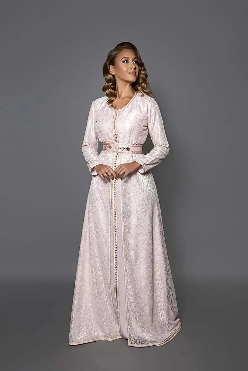 caftan femme rose poudré en dentelle 