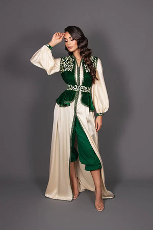 caftan femme ivoire avec pantalon vert en drap de soie et gilet velour vert bouteille