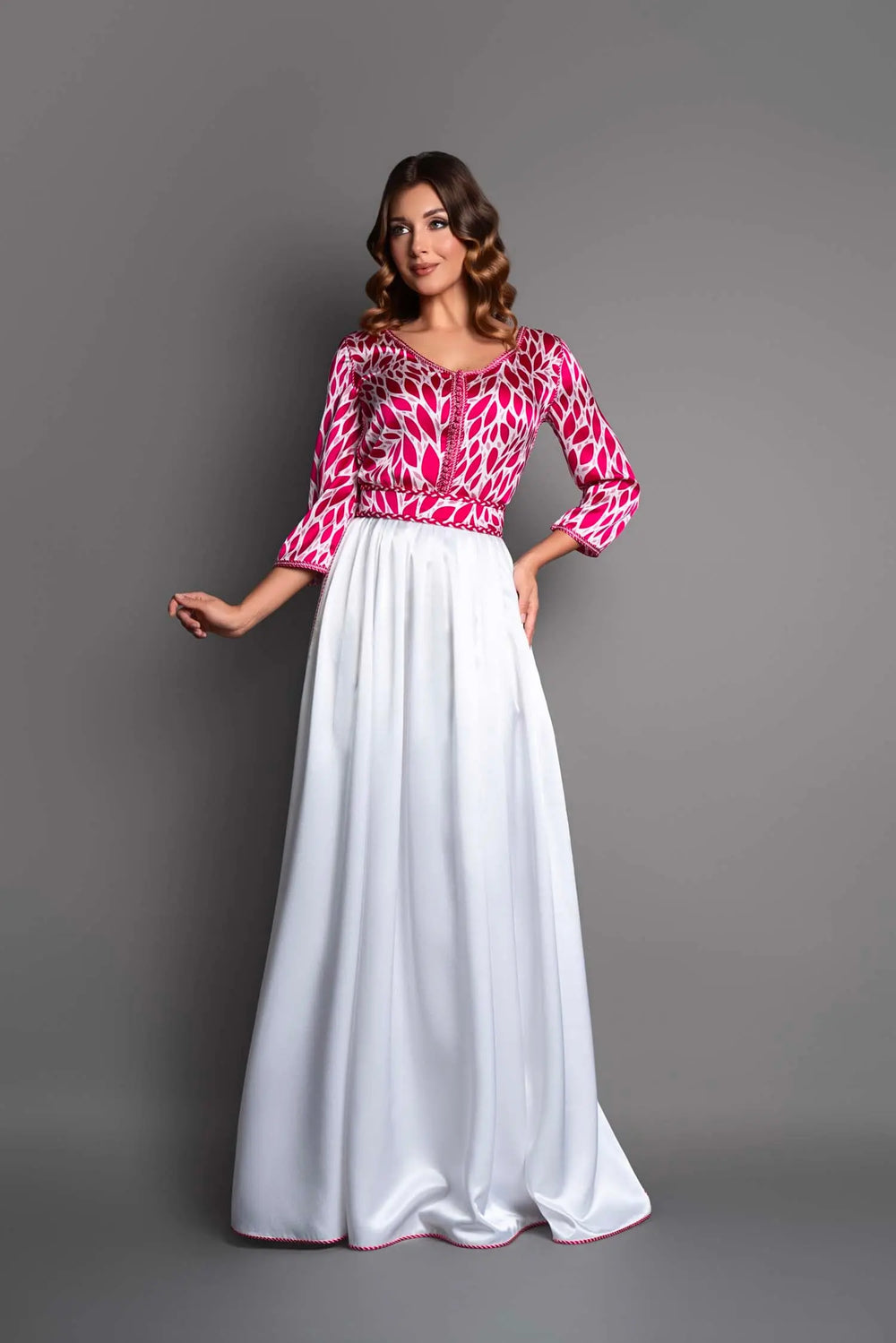 Moroccan satin kaftan with a pleated fuchsia and white skirt for a Moroccan wedding