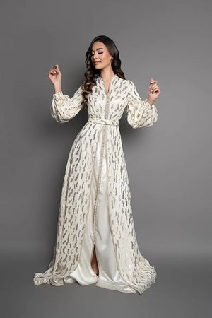 Marokkanischer Kaftan mit Puffärmeln und Stehkragen, elfenbein- und goldfarben
