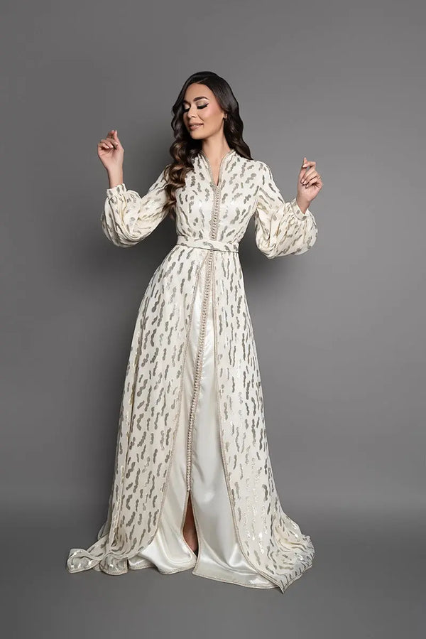 Marokkanischer Kaftan mit Puffärmeln und Stehkragen, elfenbein- und goldfarben