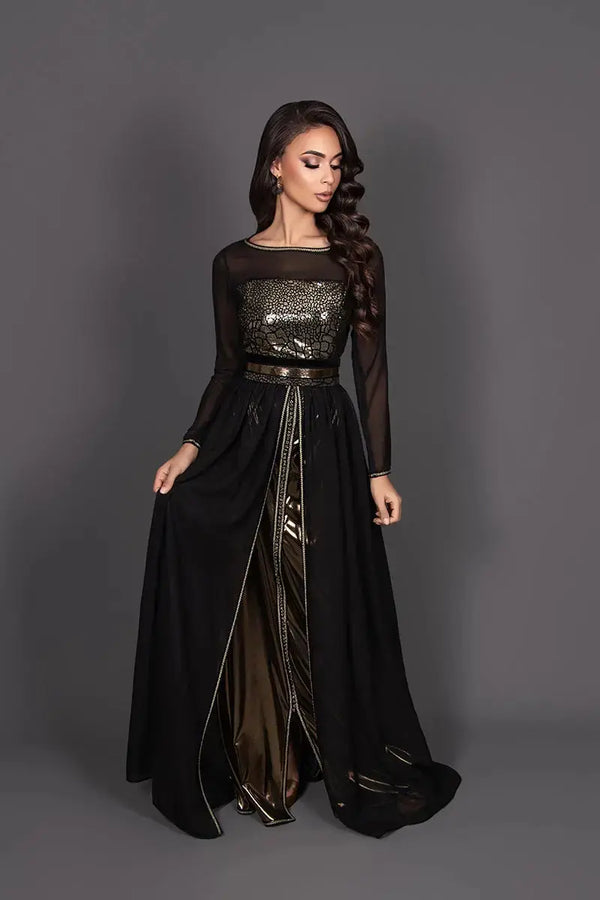 caftan marocain moderne col bateau noir et or 