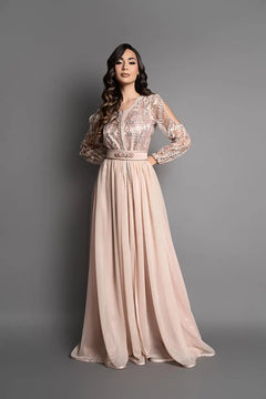 caftan marocain moderne et exclusif saumon en dentelle rose saumon, satin de soie et mousseline