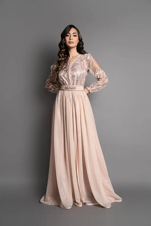 caftan marocain moderne et exclusif saumon en dentelle rose saumon, satin de soie et mousseline
