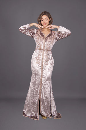 Caftan sirène en velours taupe Dakita MODE & CAFTAN
