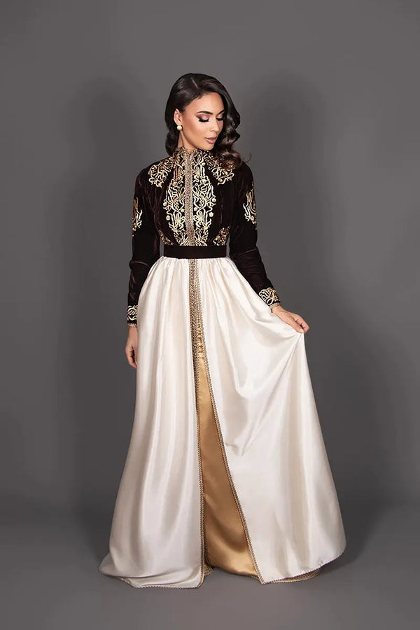 bruine geborduurde Marokkaanse fluwelen kaftan met mao-kraag voor een Marokkaanse bruiloft