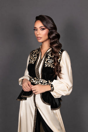 Caftan marocain noir Orelysse avec gilet en velours et pantalon