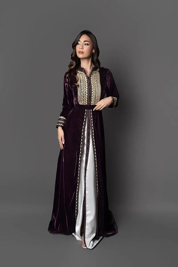 caftan marocain en velour prune broderie dorée col officier 
