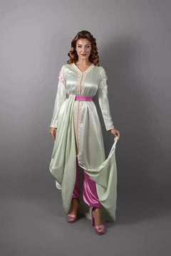 caftan marocain vert pale simple avec panlon rose et ceinture 