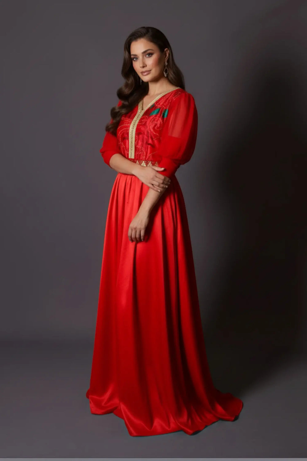 Caftan rouge en satin de soie et mousseline imprimé manches bouffantes