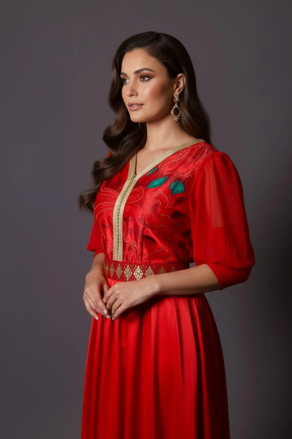 Caftan rouge en satin de soie et mousseline imprimé manches bouffantes