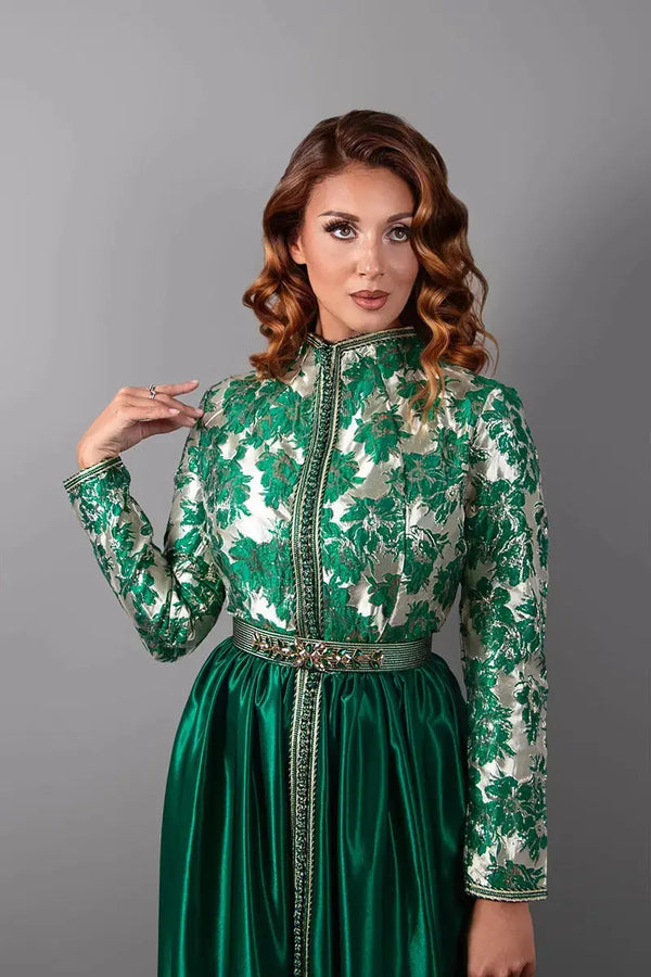 Caftan Salwane vert émeraude avec broderies florales argentées