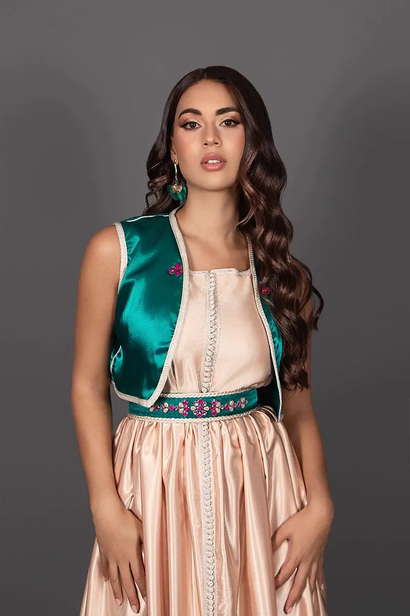 Sleeveless salmon Moroccan kaftan with a green vest