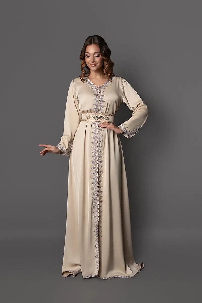 caftan marocain traditionnel brodé beige avec ceinture 