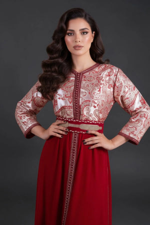 caftan marocain en velour rouge 