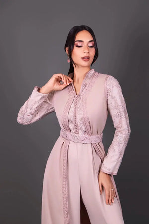 طقم Dusty Pink للأزياء والقفطان