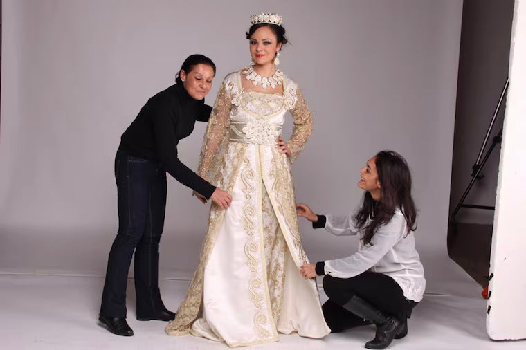 les shooting photo de caftan de l'entreprise mode et caftan sont réalisés en France