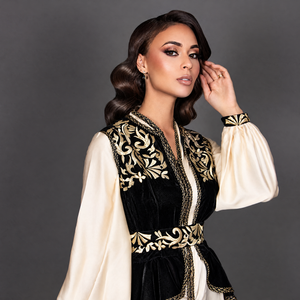 Kaftan Orelysse noir, vue de la silhouette en trois pièces
