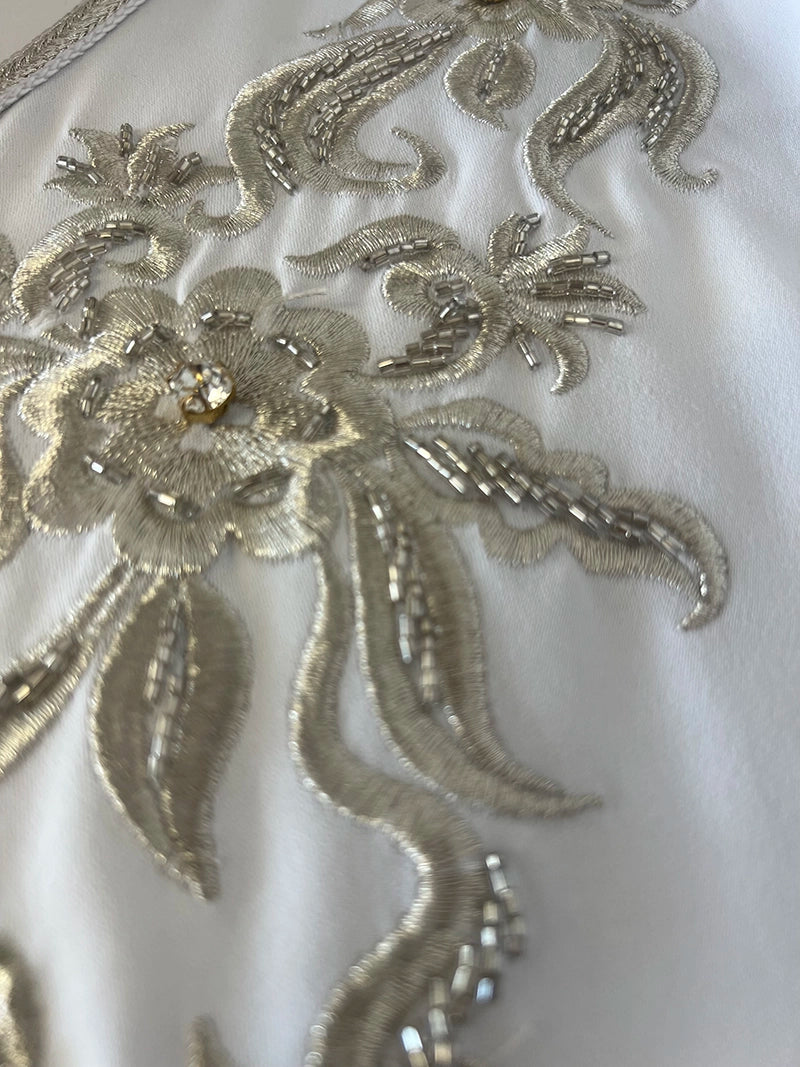 caftan marocain perlée à la main, détails du caftan argencia
