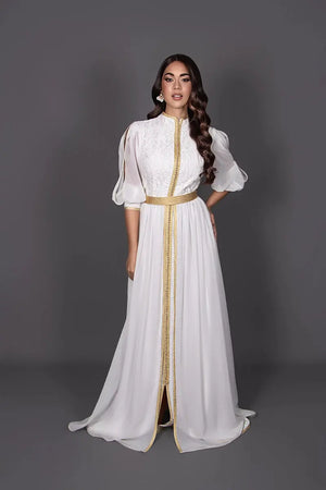 vestido caftán blanco y dorado, caftán de encaje y gasa con manga tulipán