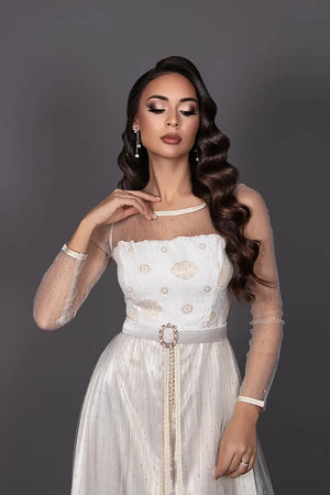 Caftan pour mariage simple et raffinée vue  rapproché