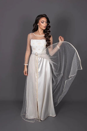 Caftan pour mariage simple et raffinée en brocard ivoire et or.