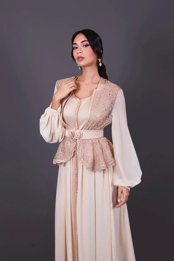 Caftán beige Elea de tela de seda