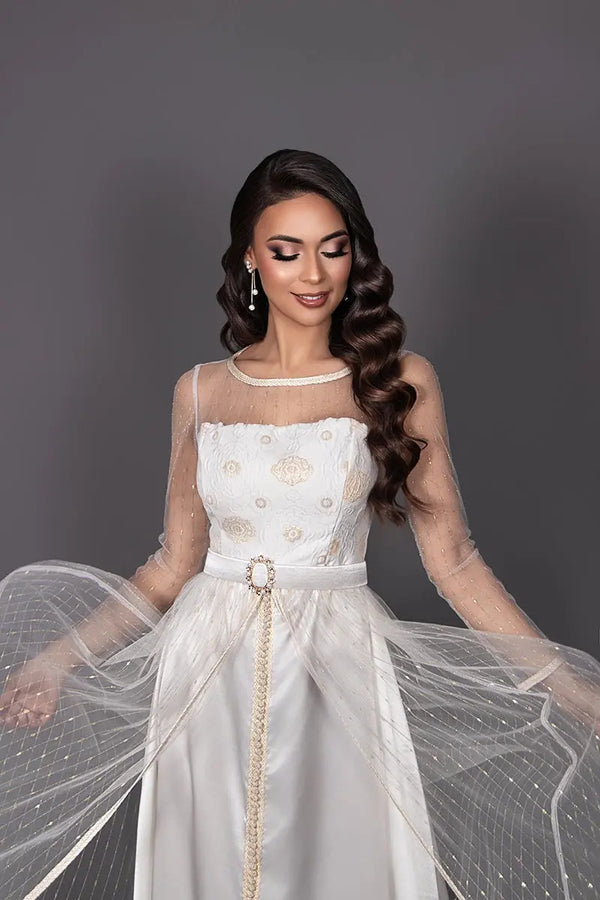Caftan pour mariage simple et raffinée vue du caftan ouvert